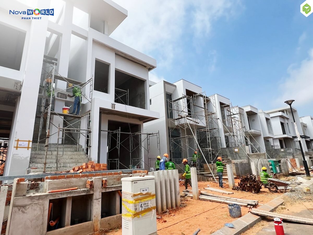 Hình ảnh công nhân thi công tại dự án Novaland Phan Thiết