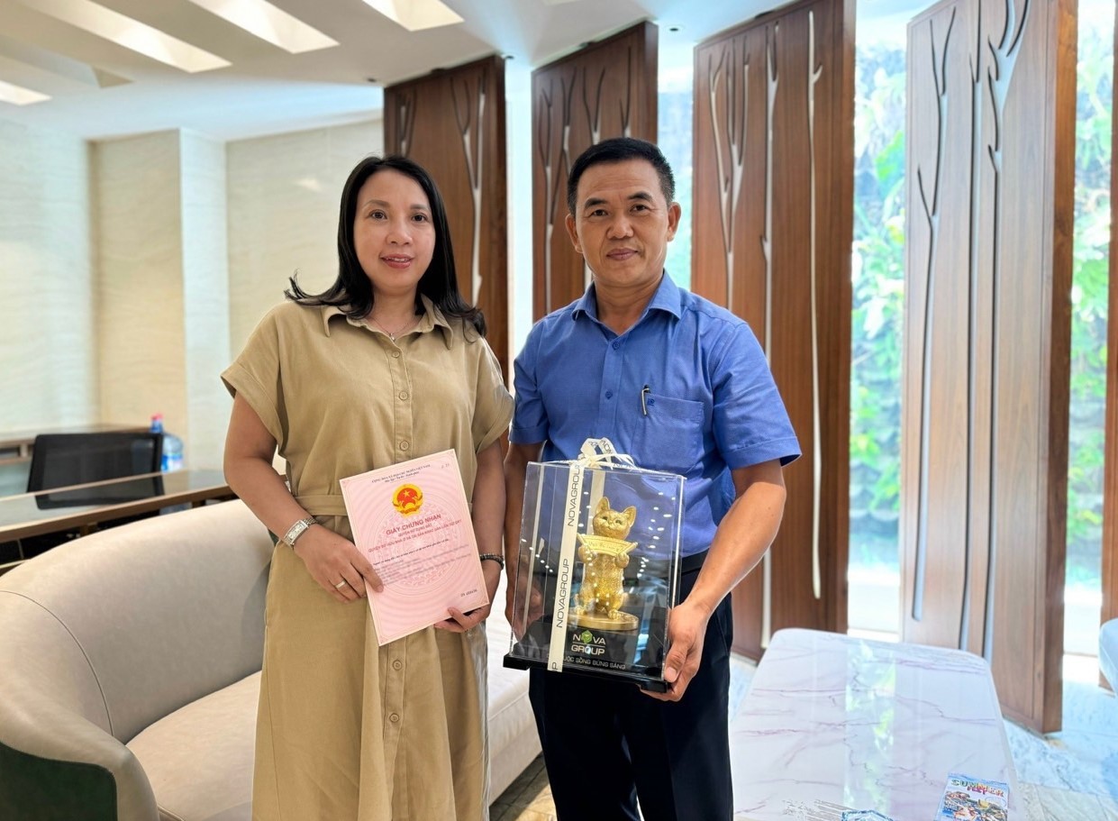 Novaland trao sổ hồng cho cư dân tại Victoria Village